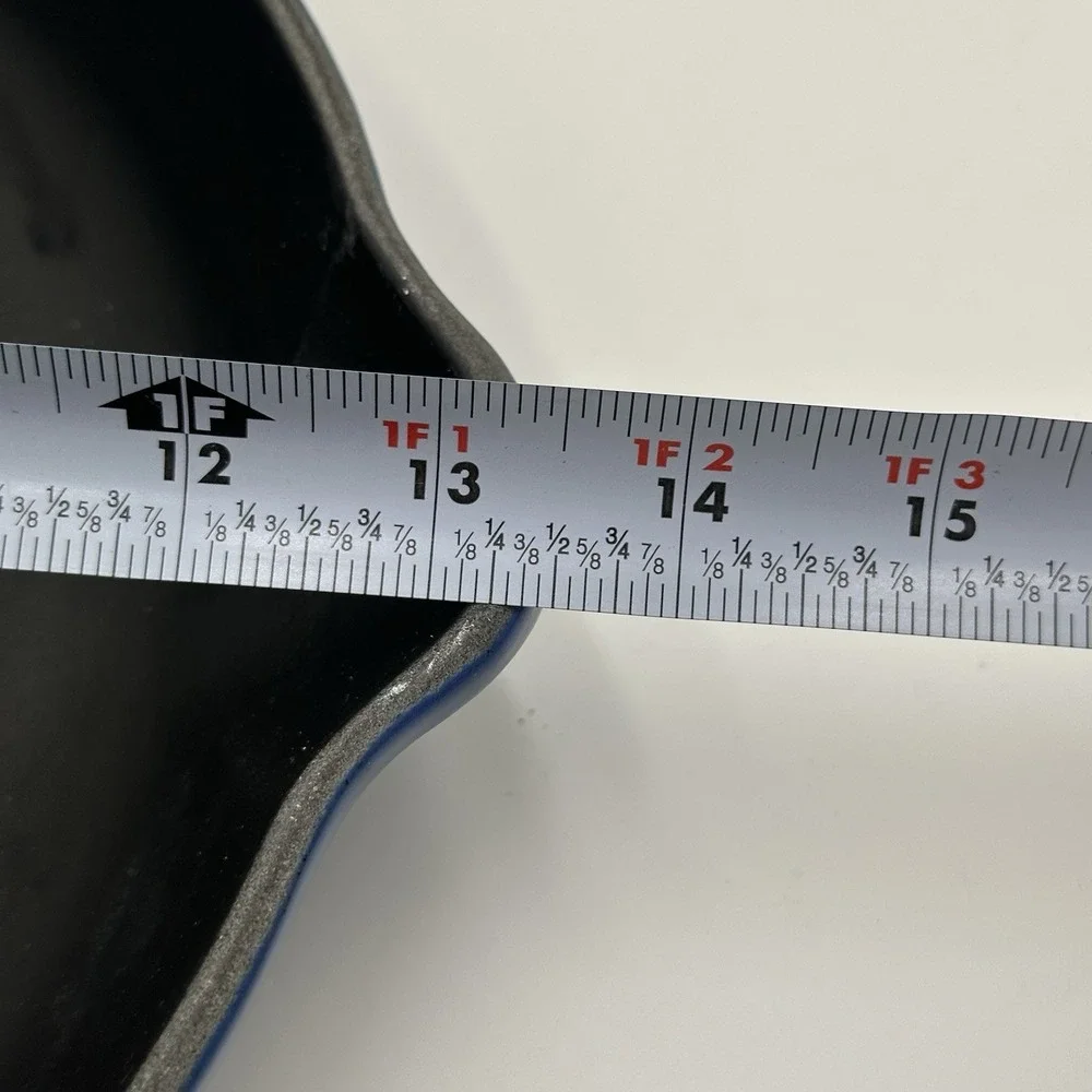 LE CREUSET Signature Enamelled Cast Iron Double Spouted Skillet Blueberry - Picture 7 of 8